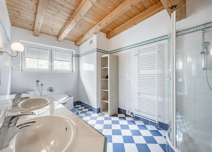 Appartmenthaus Dekupi's *